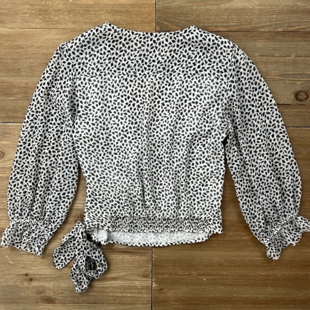 Abercrombie & Fitch Black and White Wrap Blouse - Picture 3 of 12
